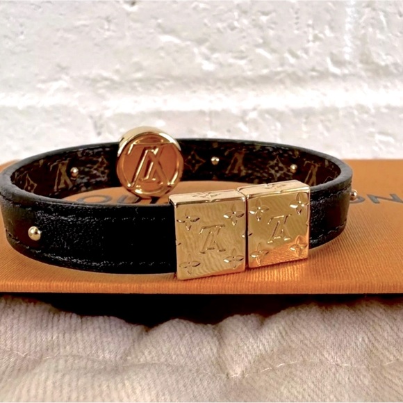 NEW Auth Louis VUITTON Bracelet LV Circle
Reversible Monogram + Receipt Sz 17 - Picture 3 of 8